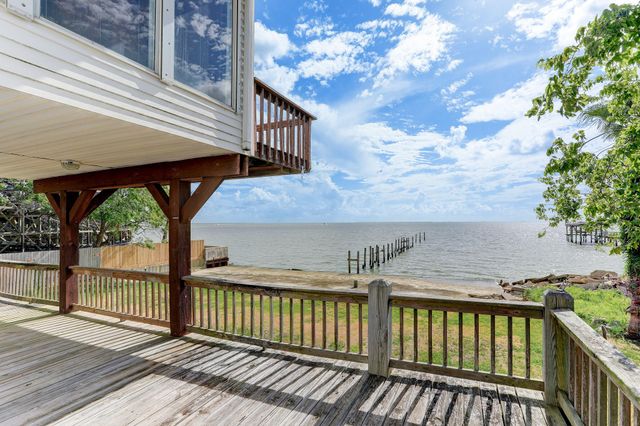 308 Bay Avenue, Kemah, TX 77565
