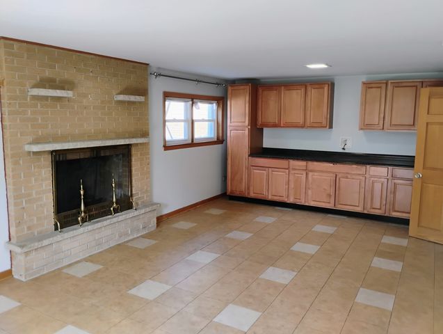 904 S Edward Street, Mount Prospect, IL 60056