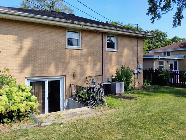 904 S Edward Street, Mount Prospect, IL 60056