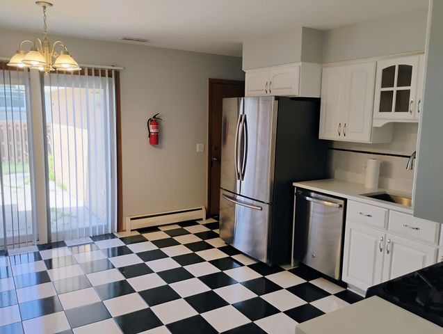 904 S Edward Street, Mount Prospect, IL 60056