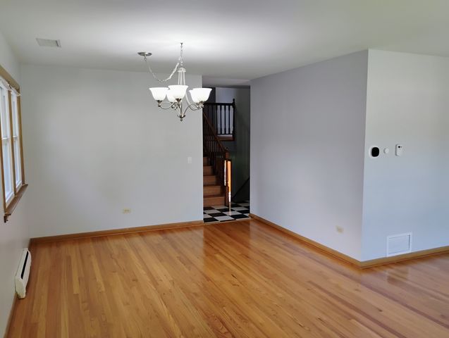 904 S Edward Street, Mount Prospect, IL 60056