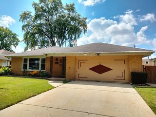 904 S Edward Street, Mount Prospect, IL 60056