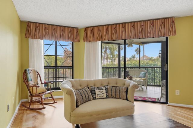 7555 Fairfax Drive 214, Tamarac, FL 33321