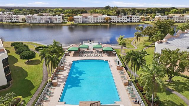 7555 Fairfax Drive 214, Tamarac, FL 33321