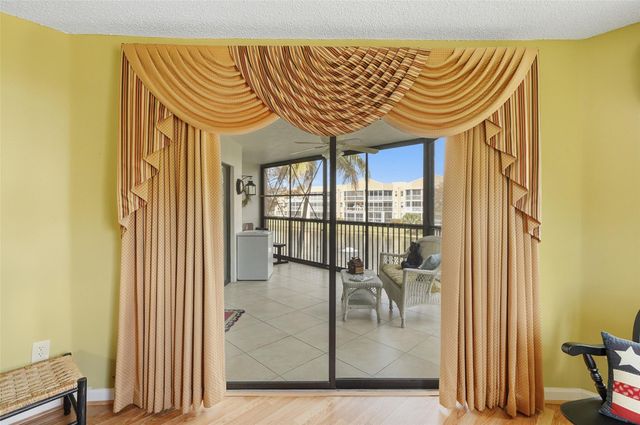 7555 Fairfax Drive 214, Tamarac, FL 33321