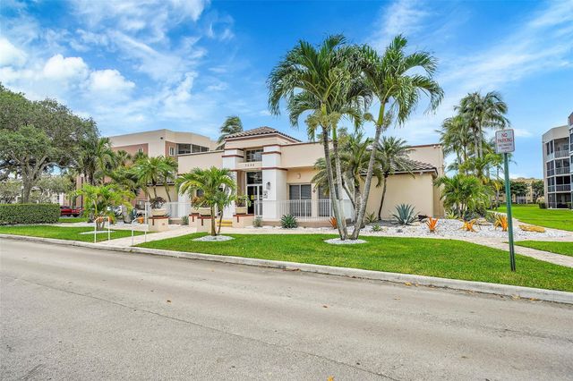 7555 Fairfax Drive 214, Tamarac, FL 33321