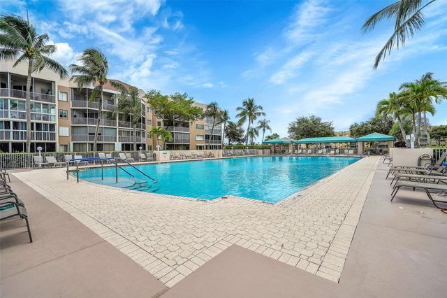 7555 Fairfax Drive 214, Tamarac, FL 33321