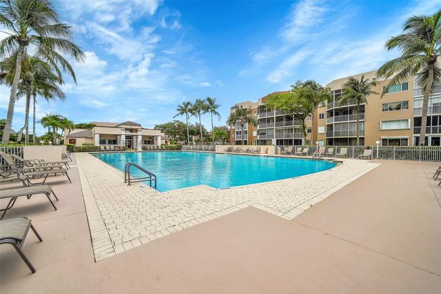 7555 Fairfax Drive 214, Tamarac, FL 33321