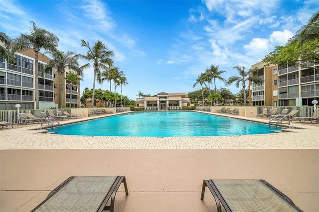 7555 Fairfax Drive 214, Tamarac, FL 33321