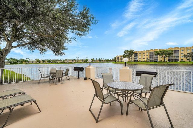 7555 Fairfax Drive 214, Tamarac, FL 33321