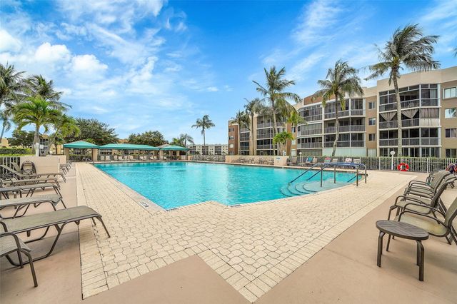 7555 Fairfax Drive 214, Tamarac, FL 33321