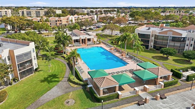 7555 Fairfax Drive 214, Tamarac, FL 33321