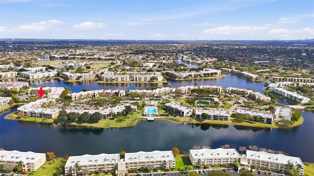 7555 Fairfax Drive 214, Tamarac, FL 33321