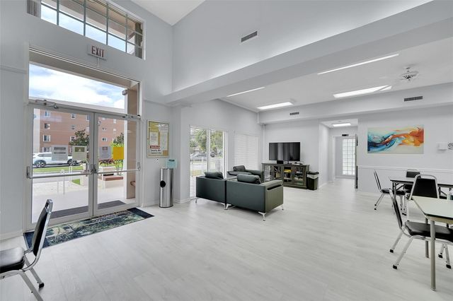 7555 Fairfax Drive 214, Tamarac, FL 33321