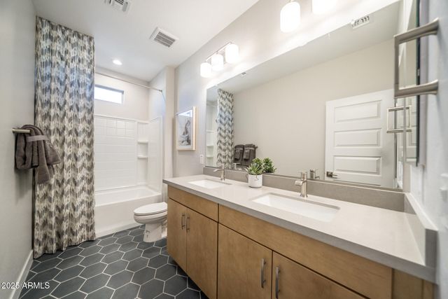 7921 E RALEIGH Avenue, Mesa, AZ 85212