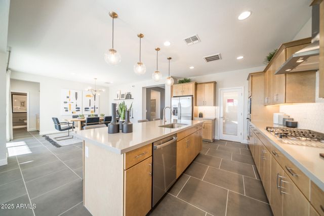 7921 E RALEIGH Avenue, Mesa, AZ 85212