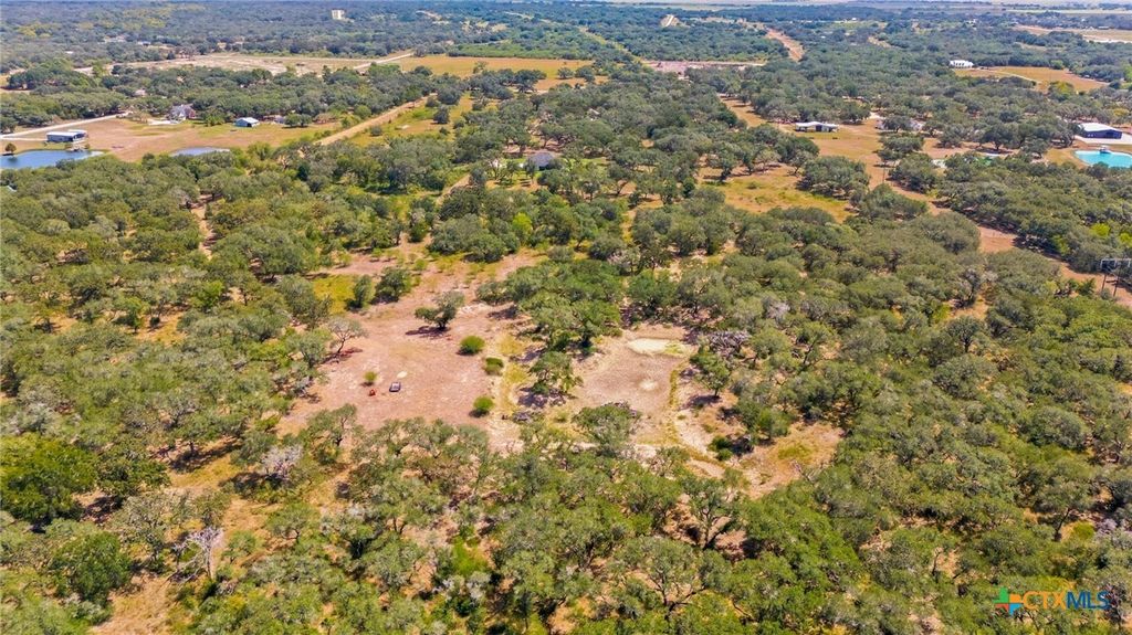 Image 6 of property listing at 4668 Old Hwy Rd, Inez, TX 77968