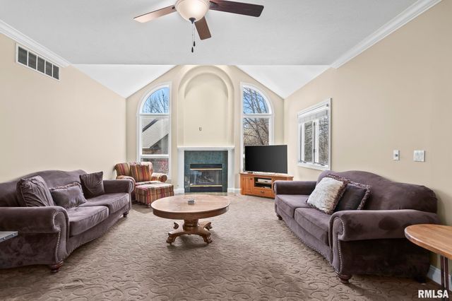 1601 Ascot Chase, Sherman, IL 62684