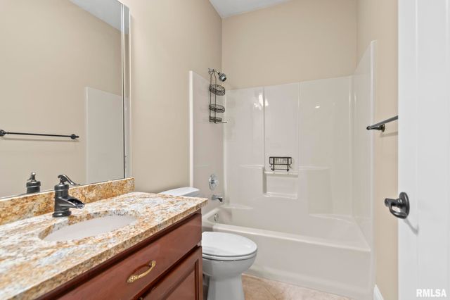 1601 Ascot Chase, Sherman, IL 62684