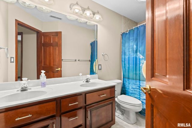 1601 Ascot Chase, Sherman, IL 62684