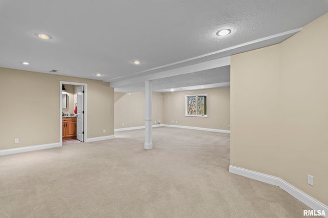 1601 Ascot Chase, Sherman, IL 62684