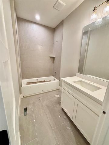 1206 NW 5th Street, Oak Grove, MO 64075