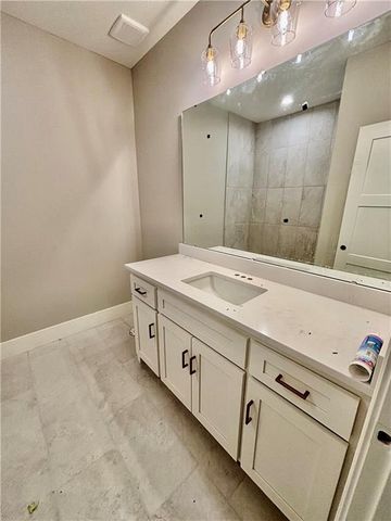 1206 NW 5th Street, Oak Grove, MO 64075