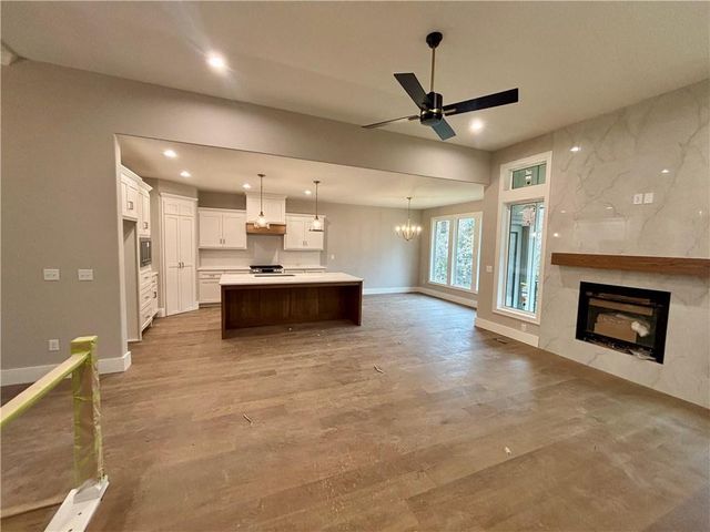 1206 NW 5th Street, Oak Grove, MO 64075