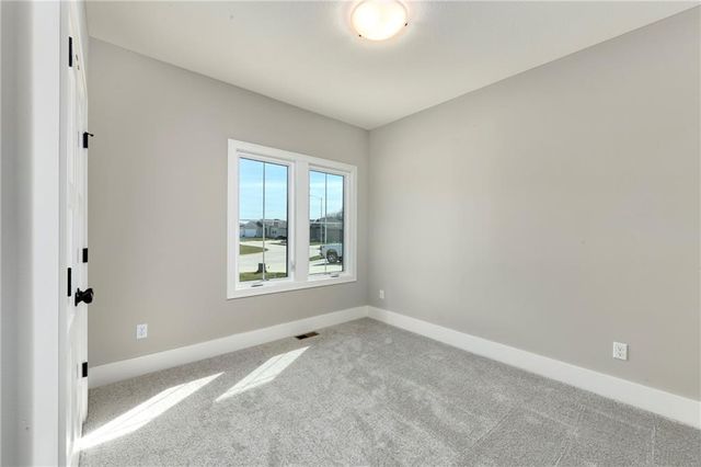 1206 NW 5th Street, Oak Grove, MO 64075