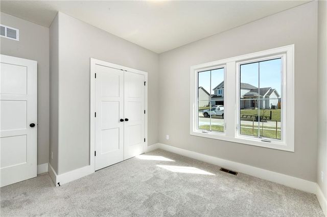 1206 NW 5th Street, Oak Grove, MO 64075