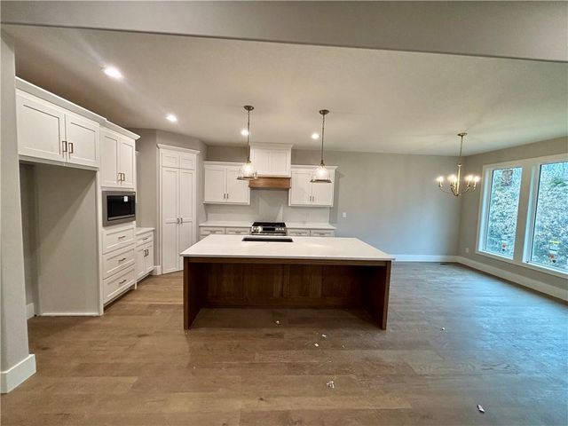 1206 NW 5th Street, Oak Grove, MO 64075