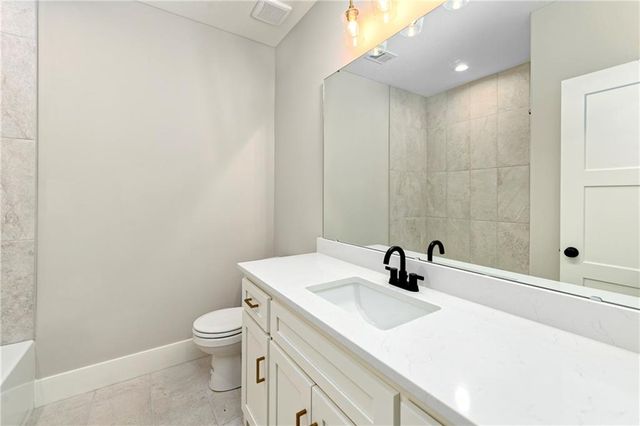 1206 NW 5th Street, Oak Grove, MO 64075