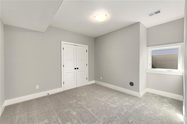 1206 NW 5th Street, Oak Grove, MO 64075