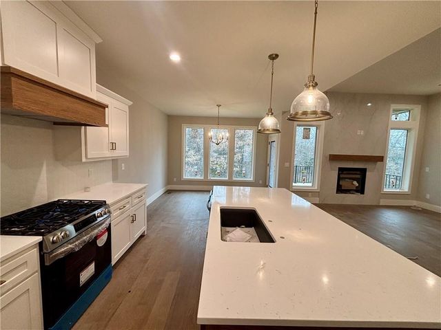 1206 NW 5th Street, Oak Grove, MO 64075