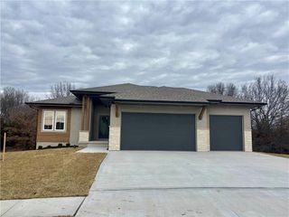1206 NW 5th Street, Oak Grove, MO 64075