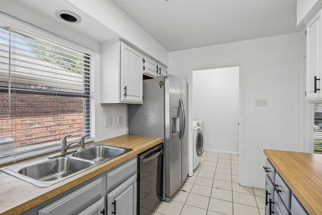 1725 Mayflower Drive, Carrollton, TX 75007