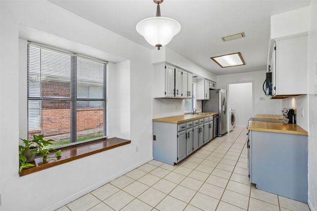 1725 Mayflower Drive, Carrollton, TX 75007