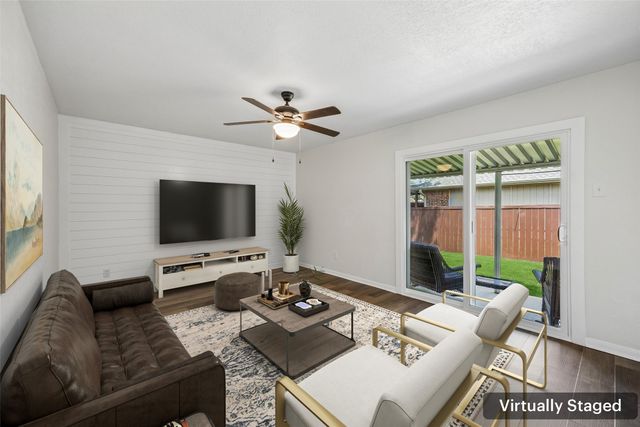 1725 Mayflower Drive, Carrollton, TX 75007