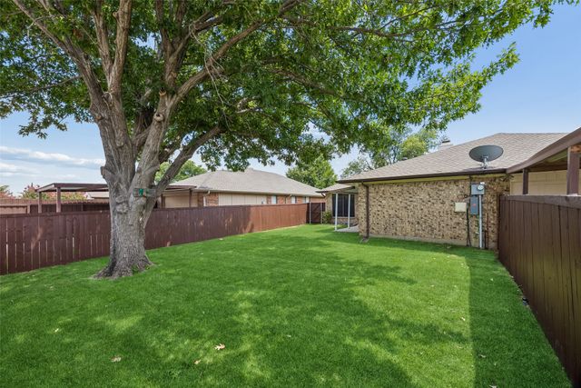 1725 Mayflower Drive, Carrollton, TX 75007