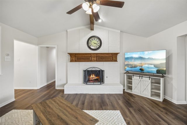 1725 Mayflower Drive, Carrollton, TX 75007