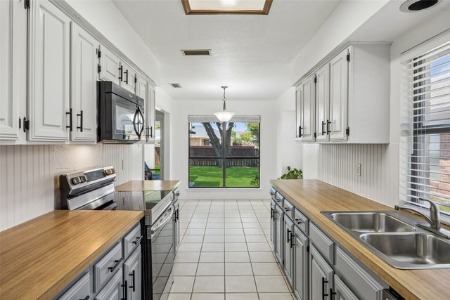 1725 Mayflower Drive, Carrollton, TX 75007