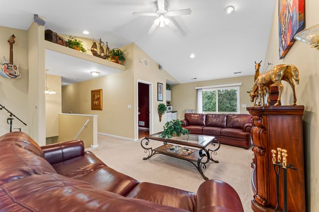 2819 Sun Valley Drive, Cary, IL 60013