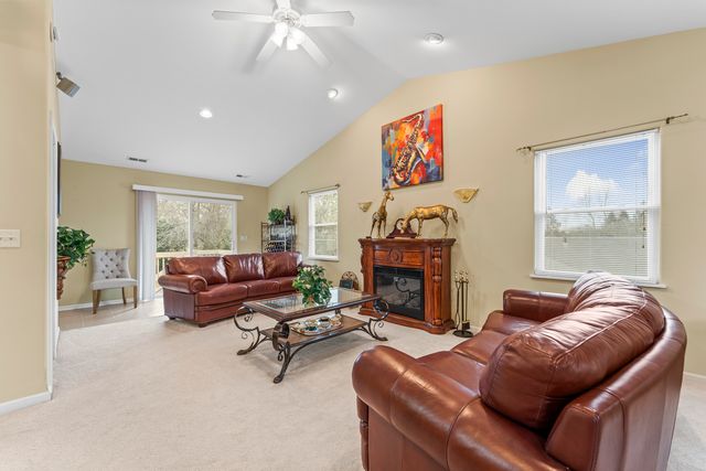 2819 Sun Valley Drive, Cary, IL 60013