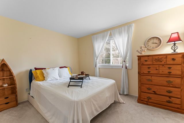 2819 Sun Valley Drive, Cary, IL 60013