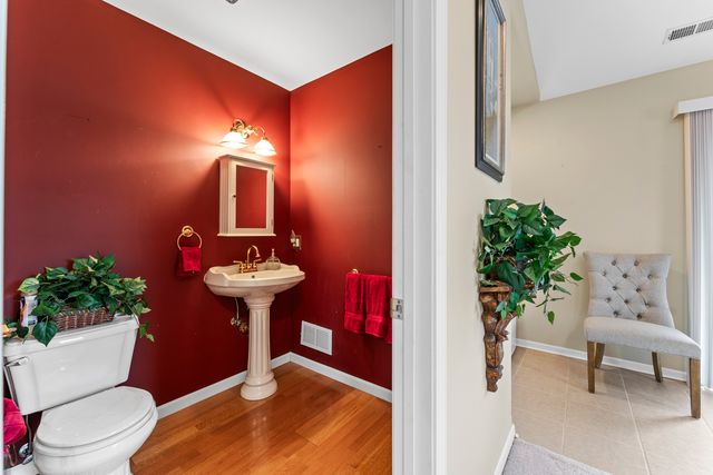 2819 Sun Valley Drive, Cary, IL 60013