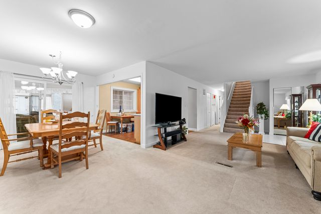 2819 Sun Valley Drive, Cary, IL 60013