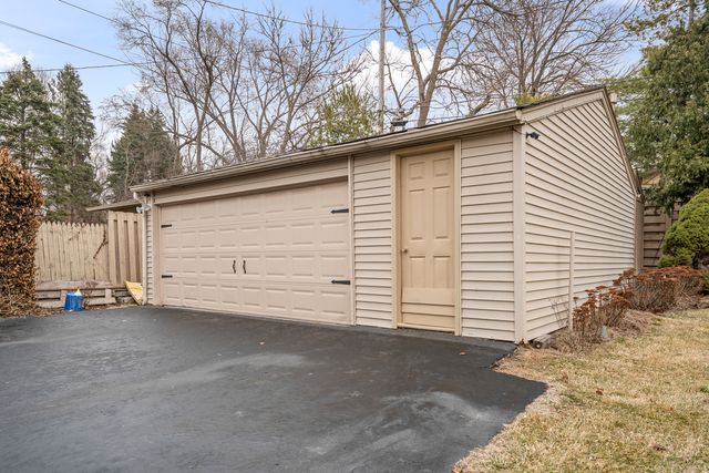 2819 Sun Valley Drive, Cary, IL 60013