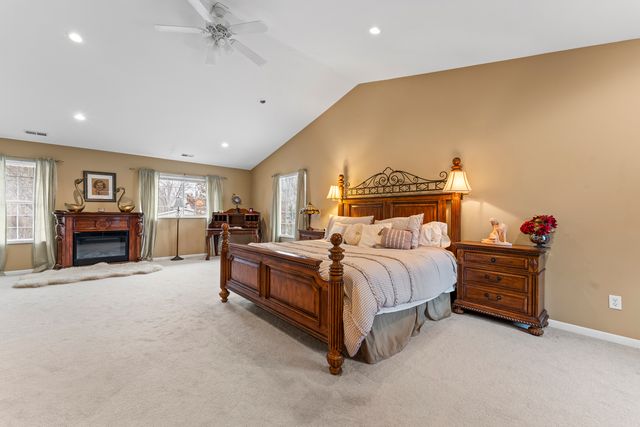 2819 Sun Valley Drive, Cary, IL 60013