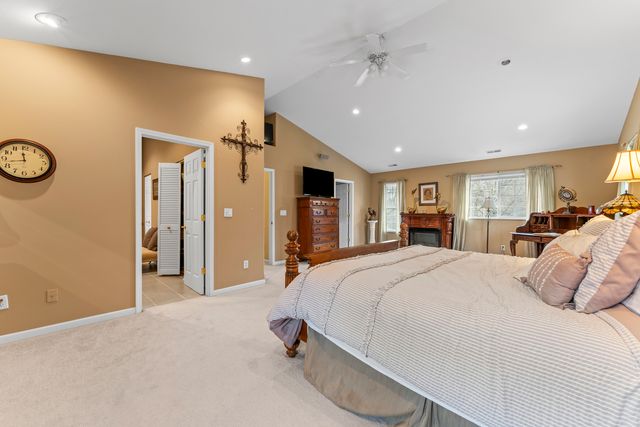 2819 Sun Valley Drive, Cary, IL 60013