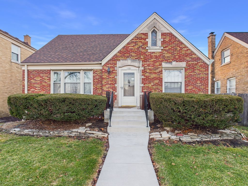 1704 N 78th Avenue, Elmwood Park, IL 60707